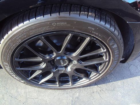 Used 2013 Volkswagen Golf 4-Door image 9