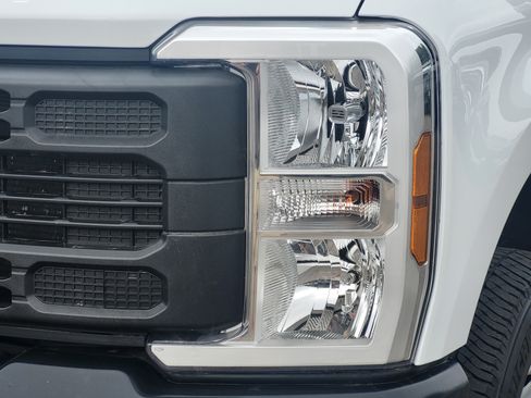Used 2024 Ford F250 XL AWD/4WD image 8