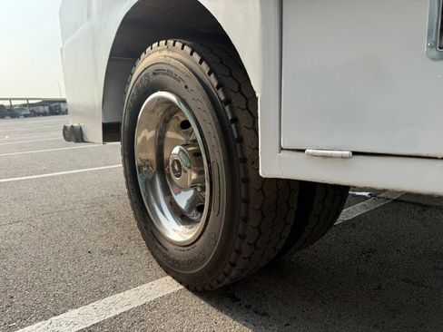 Used 2014 Ford F450 XL w/ Power Equipment Group image 15