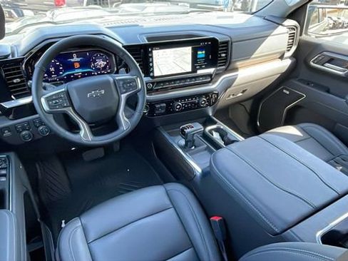 Used 2025 Chevrolet Silverado 1500 LT Trail Boss w/ LT Trail Boss Premium Package AWD/4WD image 16