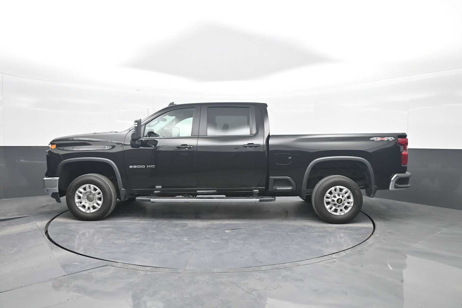 Used 2025 Chevrolet Silverado 2500 LT w/ Convenience Package AWD/4WD image 5