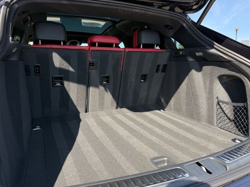 Used 2025 Porsche Macan image 32