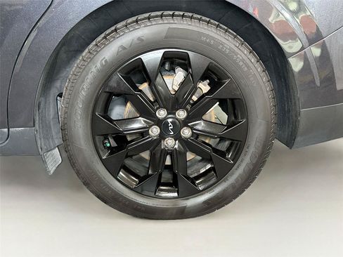 Used 2024 Kia Carnival SX Prestige FWD image 38