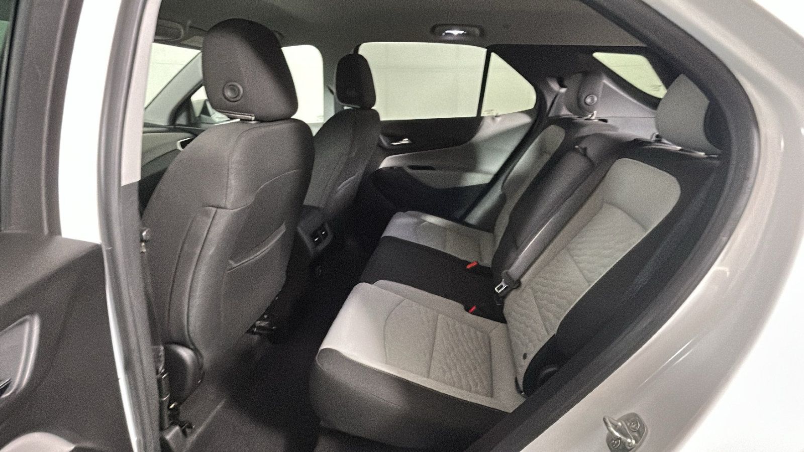 Used 2019 Chevrolet Equinox LT w/ Driver Convenience Package FWD image 32