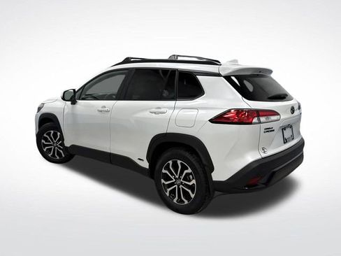 Used 2024 Toyota Corolla Cross SE image 3