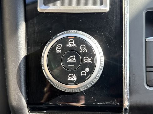 Used 2022 Mitsubishi Outlander SE image 16