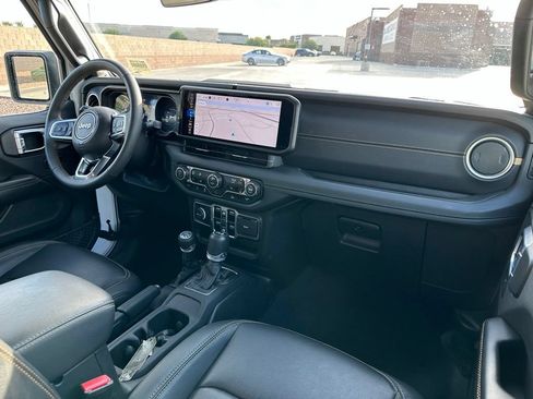 Used 2024 Jeep Wrangler Unlimited Sahara w/ Technology Group AWD/4WD image 15