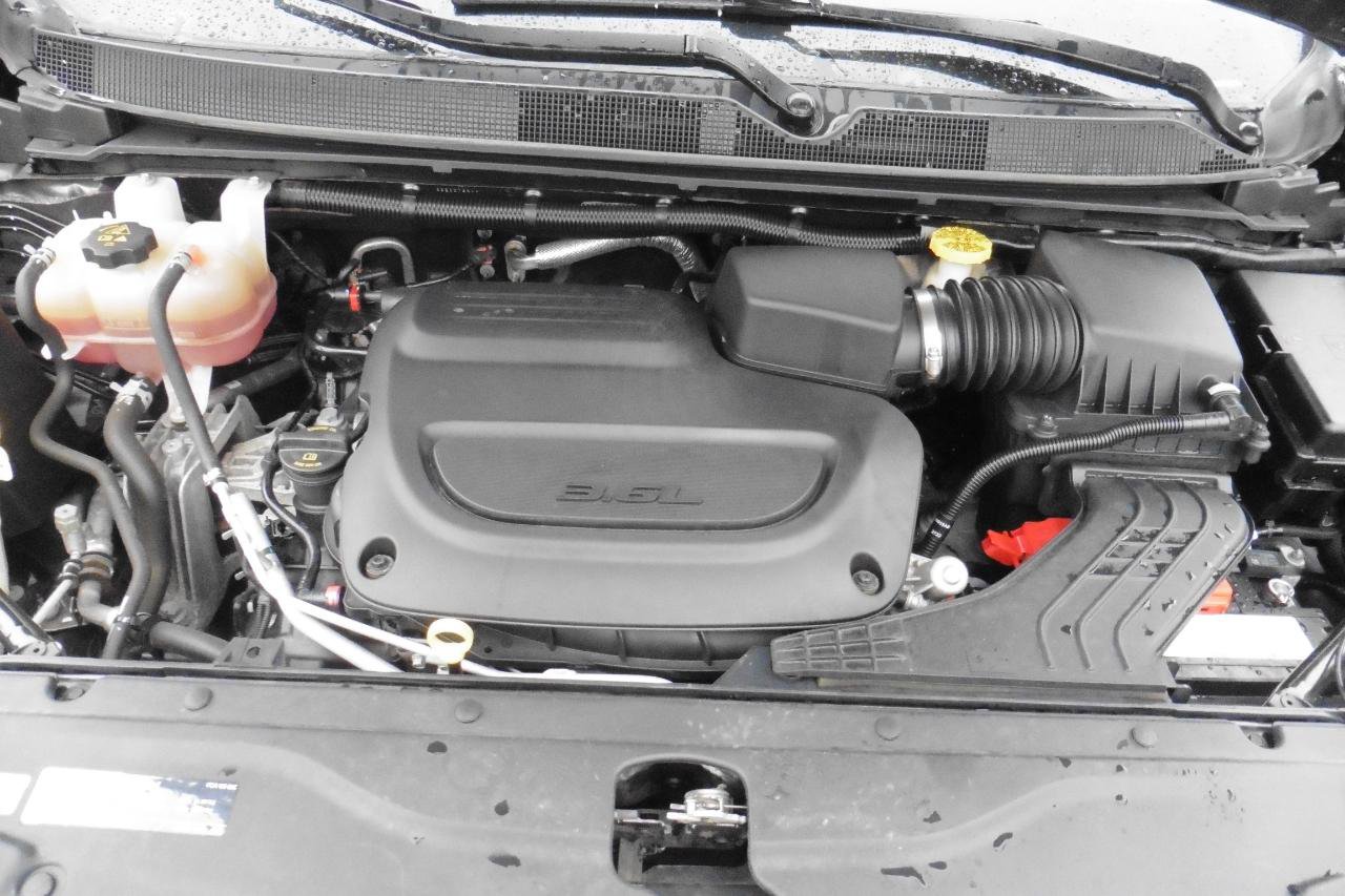 Used 2022 Chrysler Voyager LX FWD image 24