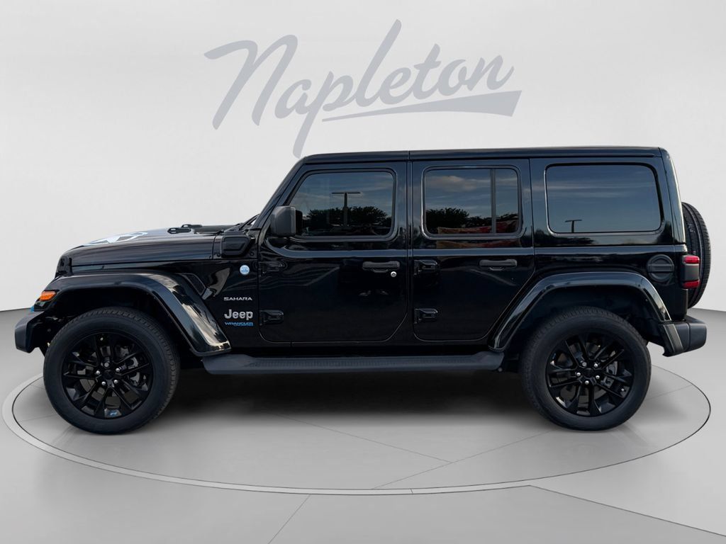 Used 2022 Jeep Wrangler Unlimited Sahara w/ Cold Weather Group AWD/4WD image 2