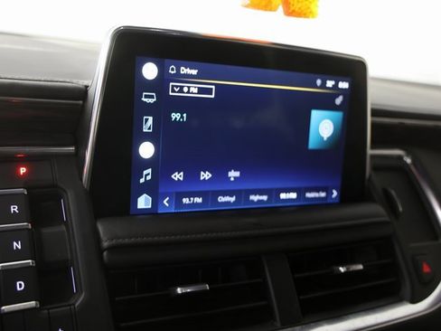 Used 2022 Chevrolet Tahoe Z71 w/ Luxury Package image 9