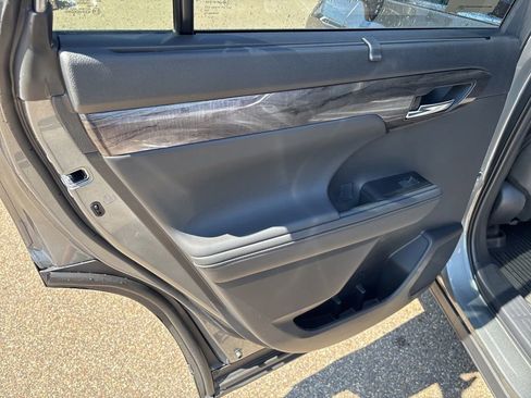 Used 2026 Toyota Highlander Limited AWD/4WD image 14