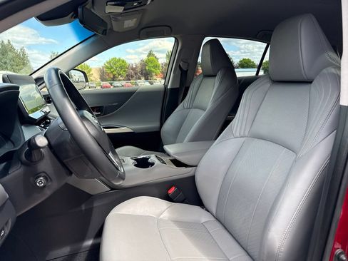 Used 2021 Toyota Venza XLE w/ Softex Package AWD/4WD image 9