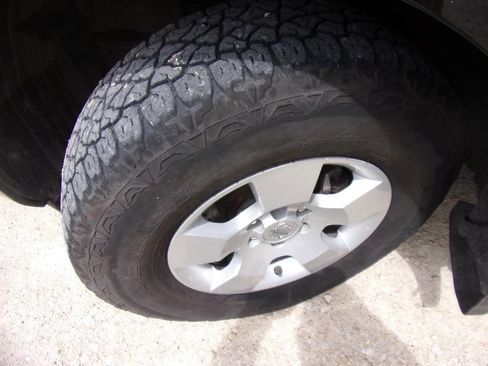 Used 2010 Nissan Pathfinder S AWD/4WD image 5