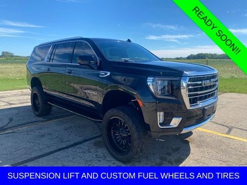 Used 2024 GMC Yukon XL SLT AWD/4WD image 1