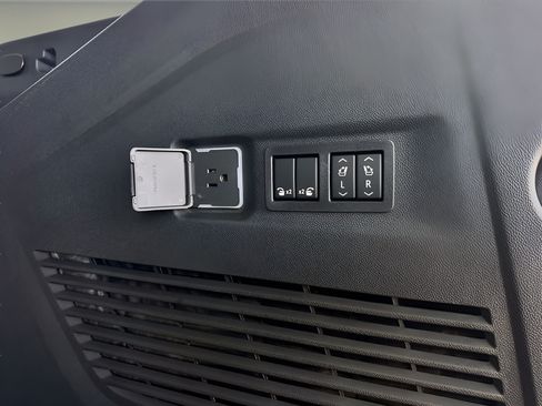 Used 2026 GMC Yukon XL AT4 AWD/4WD image 23
