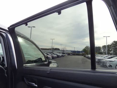 Used 2023 Toyota Highlander XLE FWD image 12