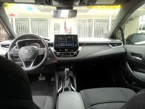 Used 2022 Toyota Corolla Hatchback image 16