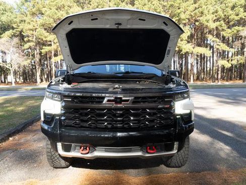 Used 2022 Chevrolet Silverado 1500 ZR2 w/ Technology Package image 9