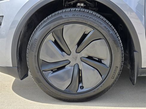 Used 2026 Tesla Model Y Long Range image 17