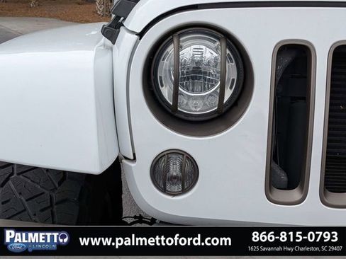 Used 2017 Jeep Wrangler Unlimited Sahara AWD/4WD image 10