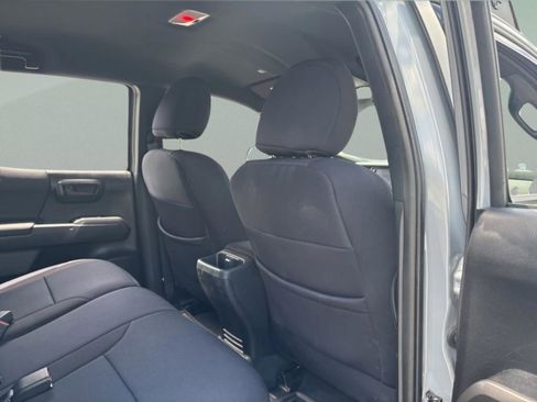 Used 2020 Toyota Tacoma TRD Sport AWD/4WD image 33