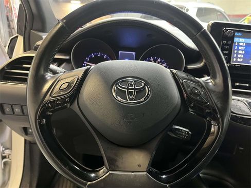 Used 2018 Toyota C-HR XLE image 19
