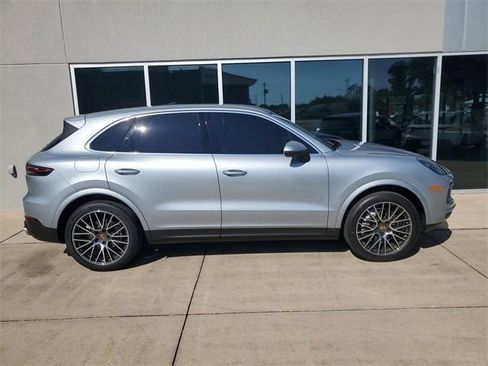 Used 2021 Porsche Cayenne image 8