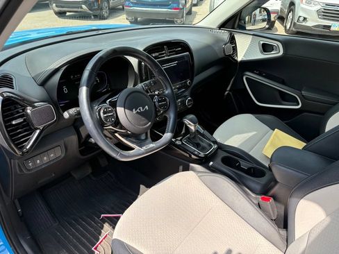 Used 2023 Kia Soul GT-Line FWD image 7