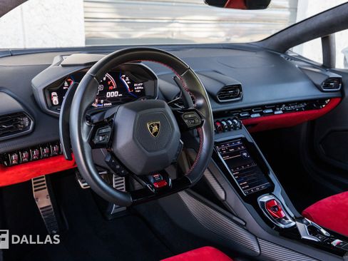 Used 2020 Lamborghini Huracan EVO image 23