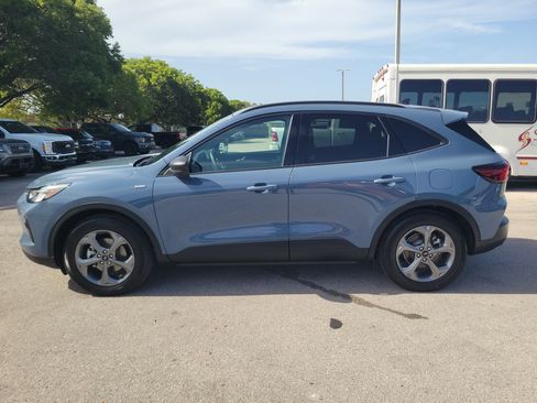 Used 2025 Ford Escape ST-Line w/ Tech Pack #1 FWD image 8