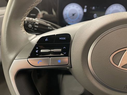 Used 2025 Hyundai Elantra SEL image 19