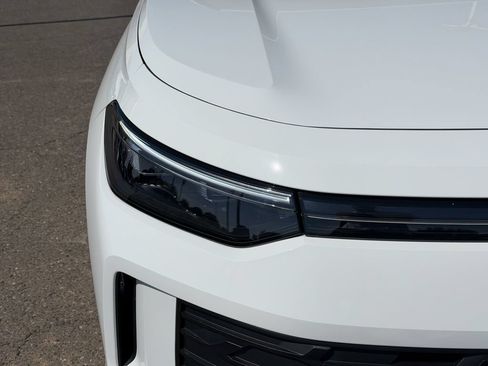 Certified 2025 Volkswagen Tiguan SE AWD/4WD image 5