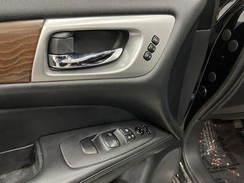 Used 2020 Nissan Pathfinder Platinum image 29