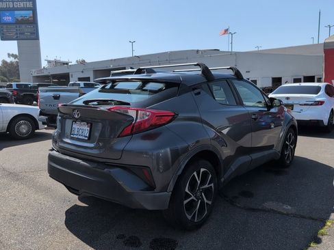 Used 2019 Toyota C-HR XLE FWD image 5