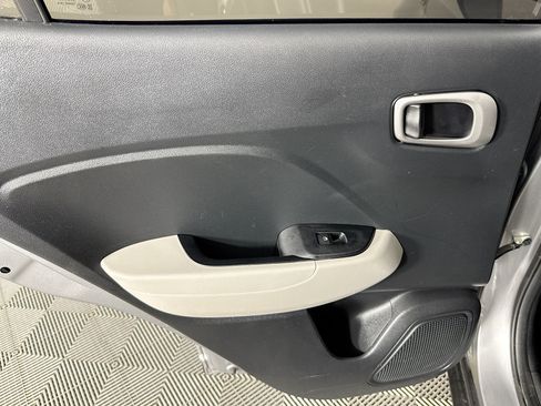 Used 2024 Hyundai Venue SEL FWD image 24