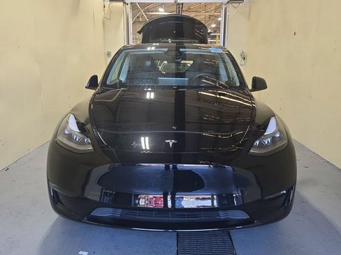 Used 2023 Tesla Model Y Performance AWD/4WD image 2