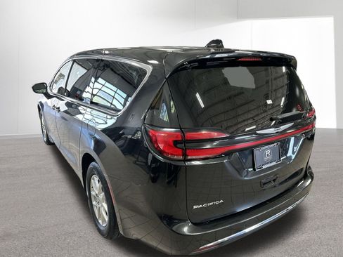 Used 2023 Chrysler Pacifica Touring-L FWD image 35