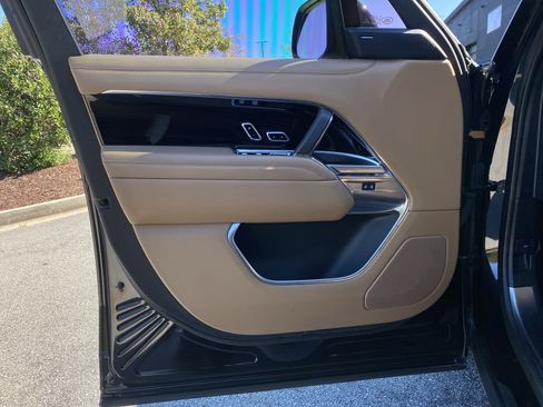 Used 2023 Land Rover Range Rover Long Wheelbase SE image 21