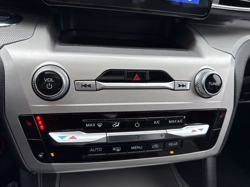 Used 2022 Ford Explorer XLT w/ Equipment Group 202A image 16