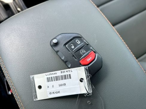 Used 2024 Jeep Gladiator Mojave AWD/4WD image 37