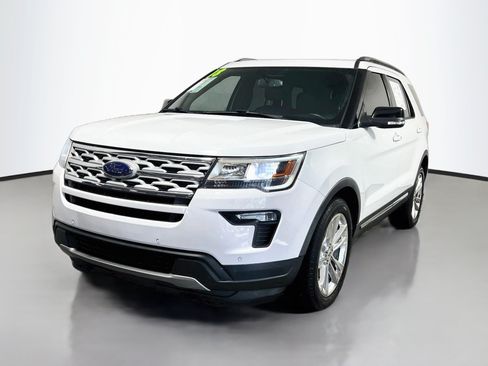 Used 2018 Ford Explorer XLT w/ Equipment Group 202A AWD/4WD image 10