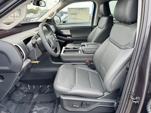 New 2025 Ford Expedition Active image 10