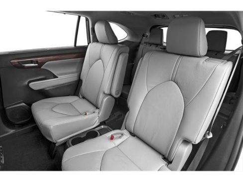 Used 2023 Toyota Highlander XLE AWD/4WD image 13