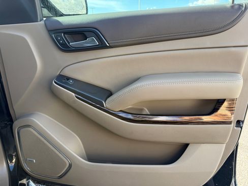 Used 2017 GMC Yukon XL SLT image 16