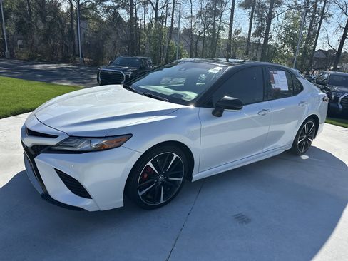 Used 2018 Toyota Camry XSE image 5
