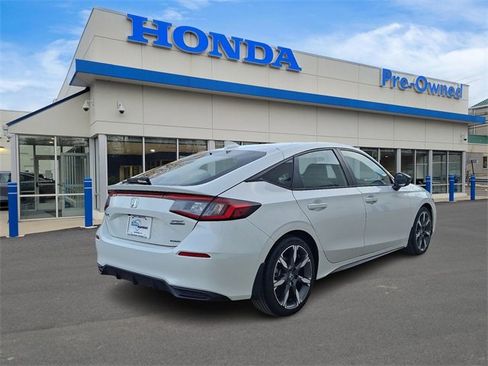 Used 2025 Honda Civic Sport Touring image 4