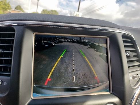 Used 2017 Jeep Grand Cherokee Limited image 36