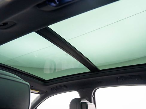 Certified 2023 Porsche Cayenne Platinum Edition image 17