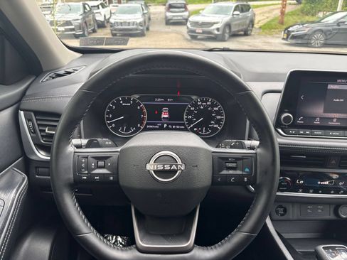 Used 2025 Nissan Rogue SV AWD/4WD image 30