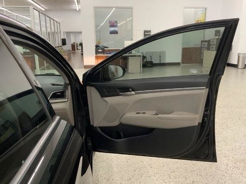 Used 2018 Hyundai Elantra SE FWD image 26